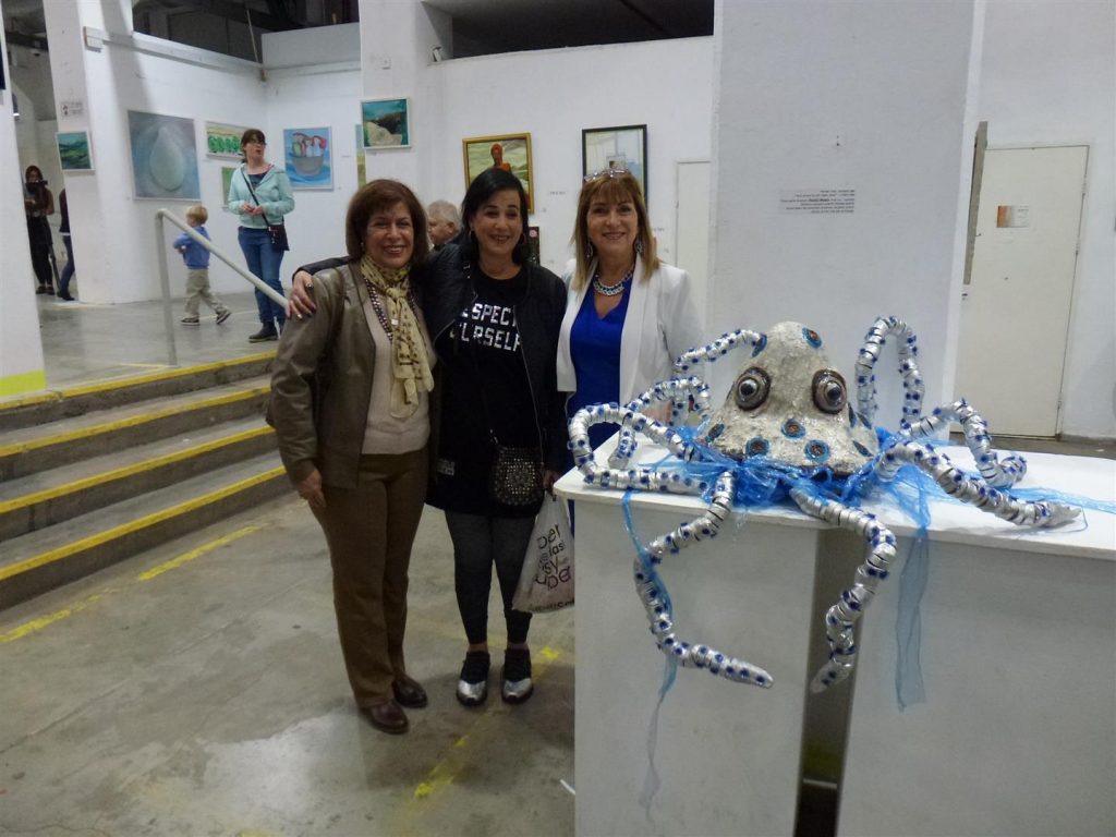 עם חברותיי היקרות ורד נוי ומרגלית רג'ואן באירוע הפתיחה לתערוכה