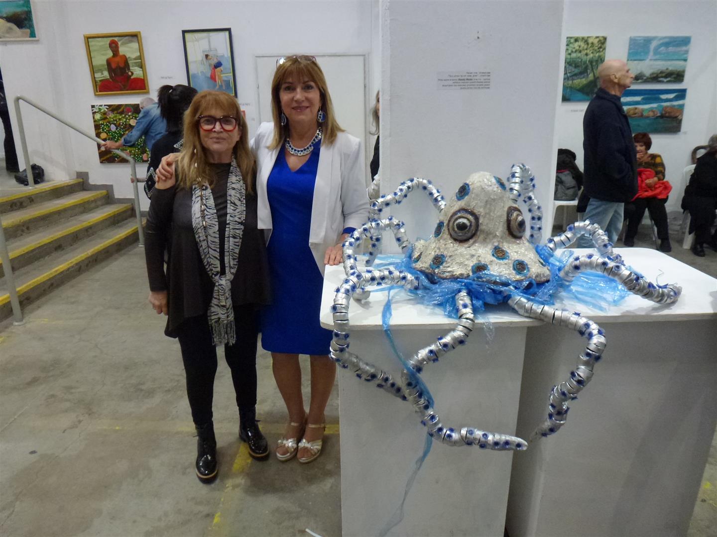 עם דליה ויטמן חברתי היקרה באירוע הפתיחה לתערוכה