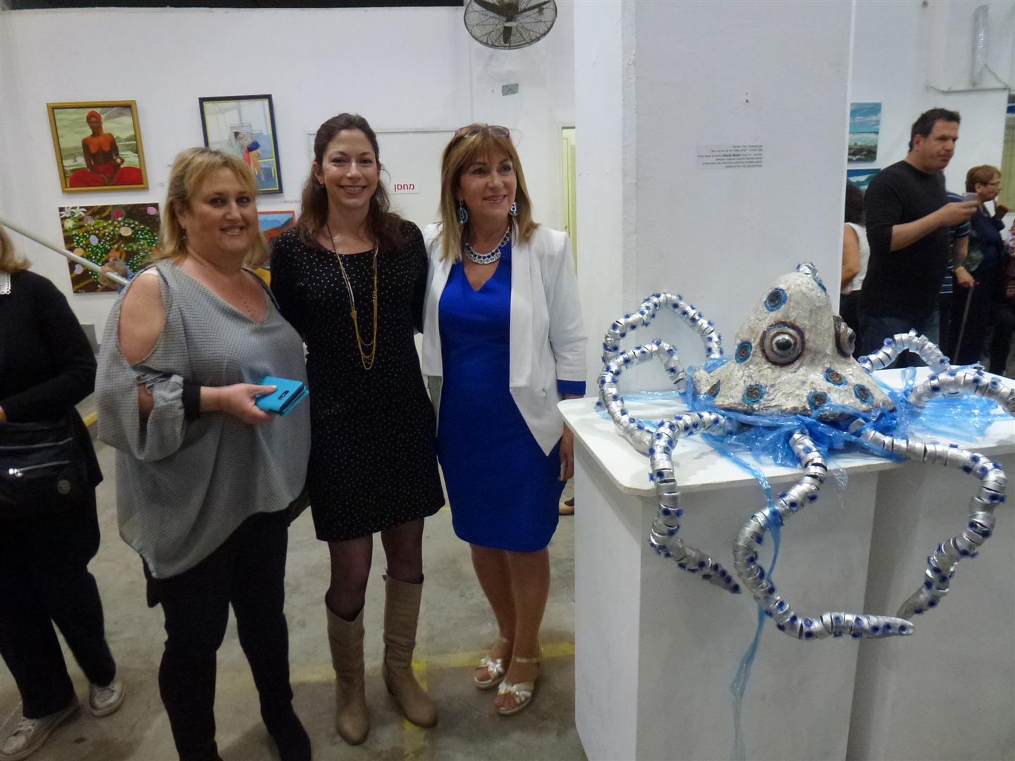 עם ליטלי ורחלי באירוע הפתיחה לתערוכה האקטיבית במרכז עמיעד ביפו