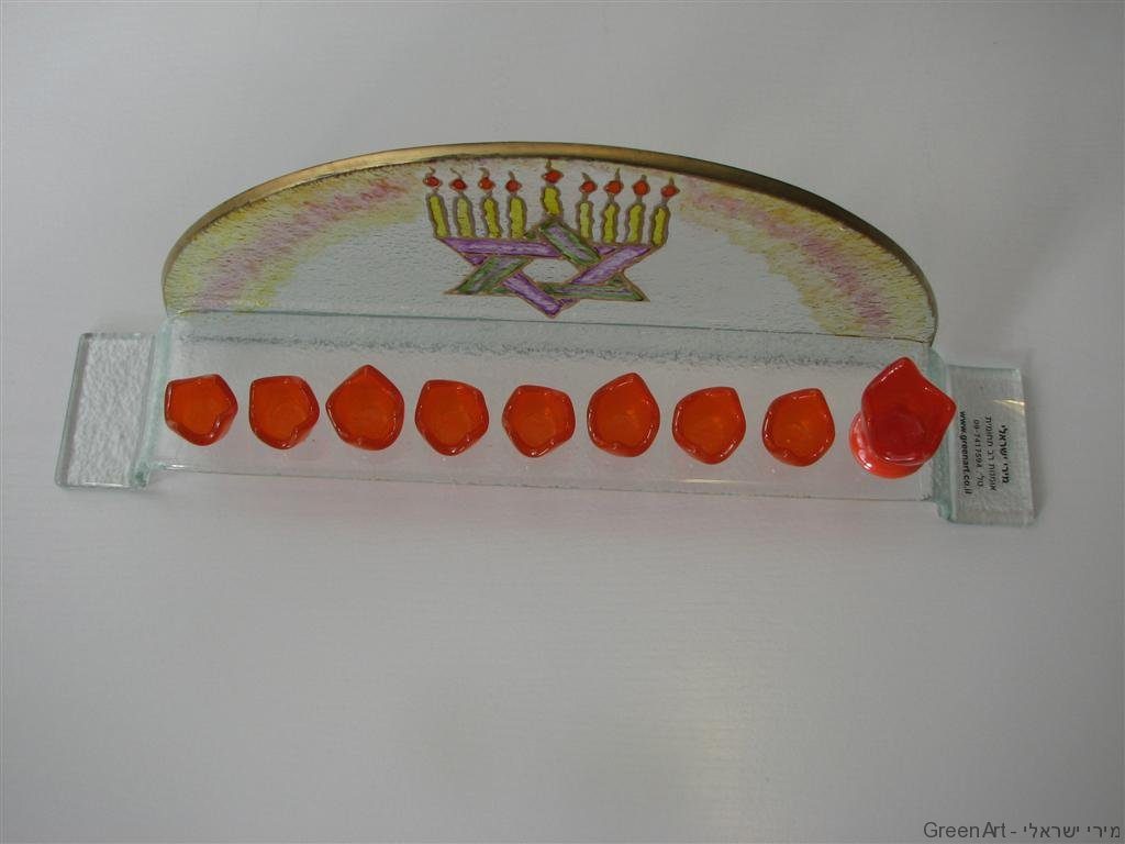חנוכיה מעוטרת בצבעי זכוכית