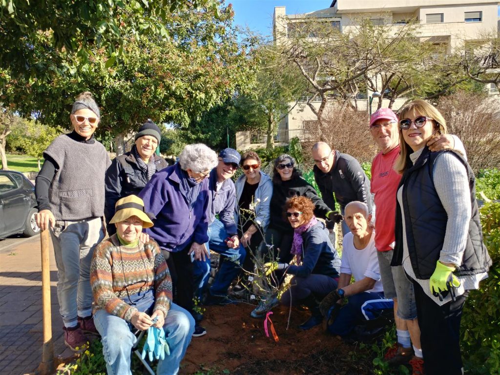 נטיעות ט"ו בשבט מעבר לגדר גינת "הפעמונים" - פברואר 2020