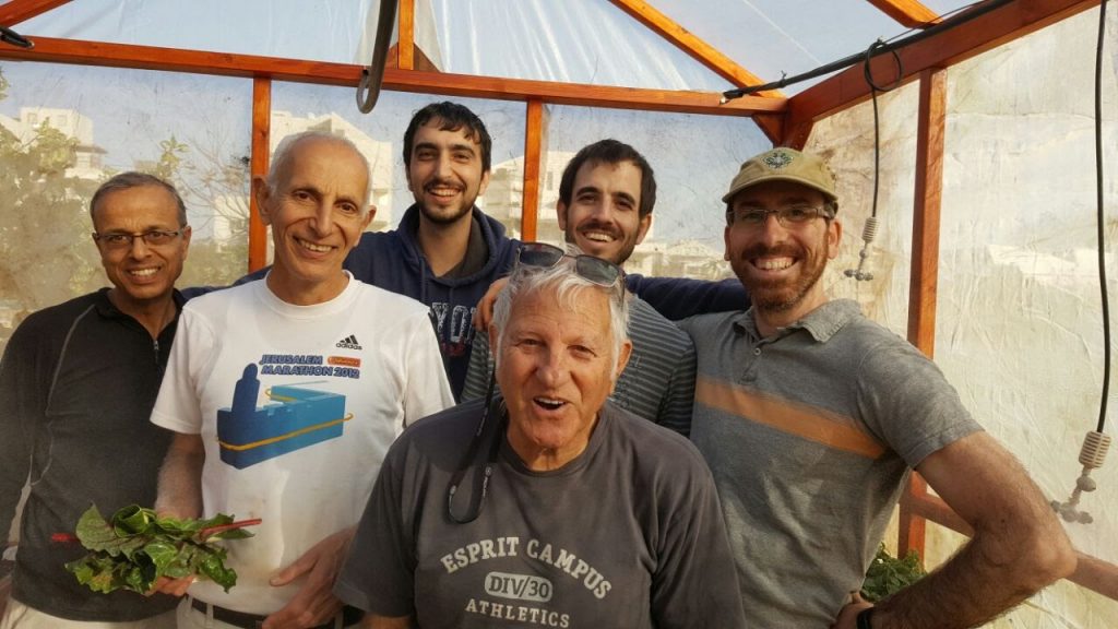 החברים חונכים בשמחה את המנבטה - פברואר 2017