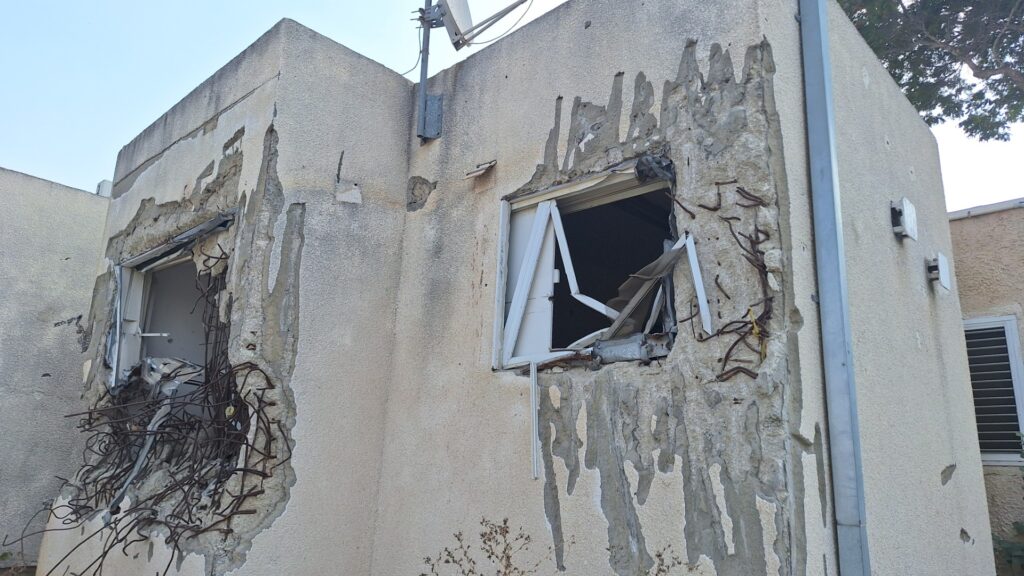 הבית ההרוס של יורי לוין שקפץ מהחלון בכפר עזה והצליח לחמוק ממחבלי הנוחבה