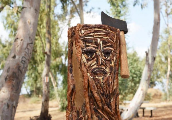 גזע עץ כרות – אמנות לשימור העצים בסביבה – Eco Art.